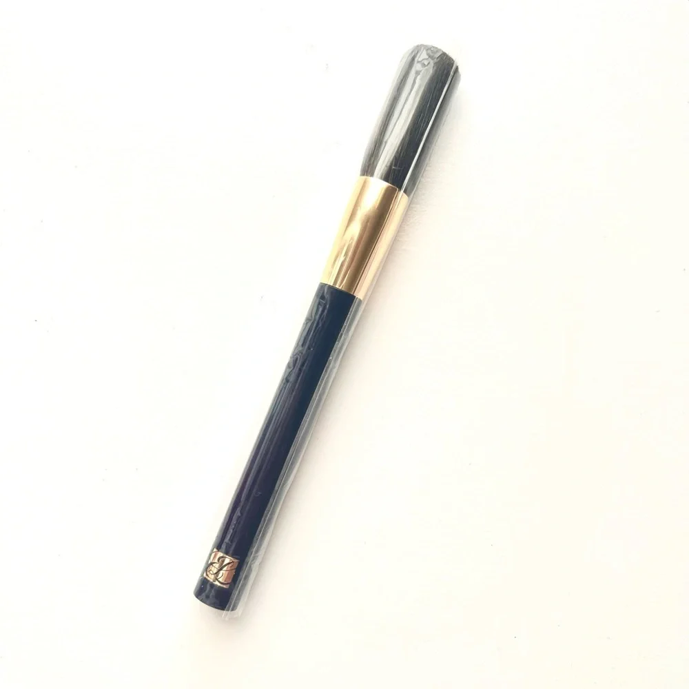 🆕 No Tag, Estée Lauder Blush Brush. Part of seasonal collection.